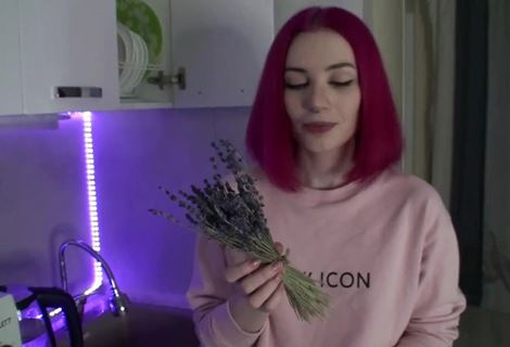 Сосед попросил прощения у симпатичной русской подруги, но девка простила его только после хорошего секса