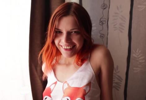 Смачно вдул рыженькой жене на кухне и слил нектар на её тело