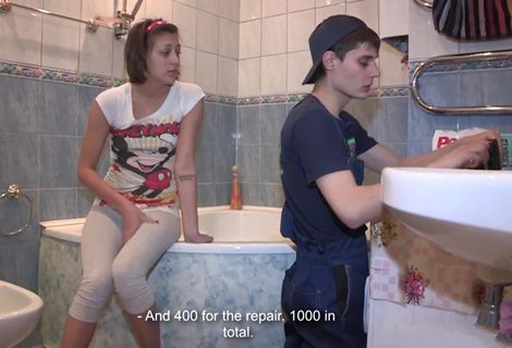 Денег нет за ремонт? Подставляй упругую попу и не выпендривайся, что в очко не пробовала!